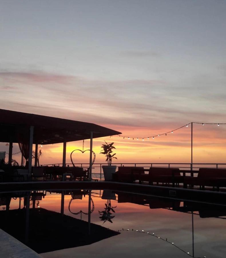 Beach Club Odessa Hotel Night Club Extérieur photo